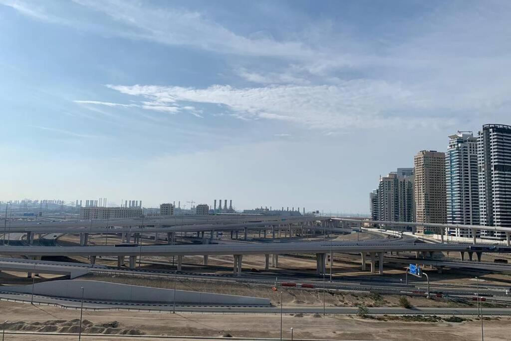 Cozy 2Bhk Near To Dmcc Metro Station -505 Apartamento Dubai Exterior foto